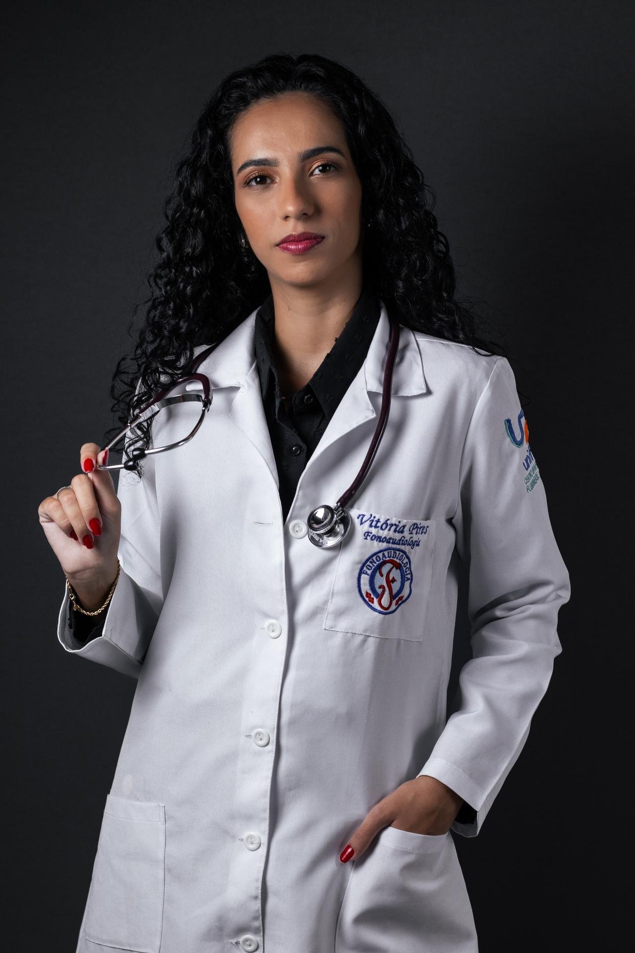 Tia Vitória – Fonoaudióloga Especialista